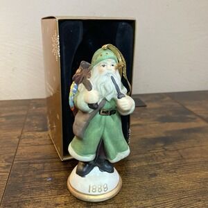 Traditions Of Santa Mistletoe Mountain Ltd Edition #1888 England Green Father Xm